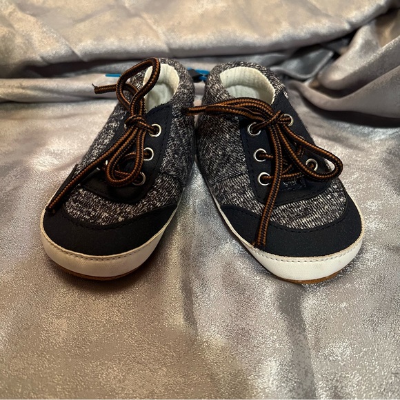 Set of 2 Carter's Toddler Unisex Shoes Blue 6-9 mts Browns 9-12 mts Soft Soles - Picture 5 of 5